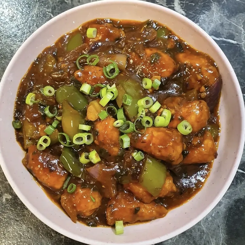 Chili Chicken mit Paprika und Frühlingszwiebeln
